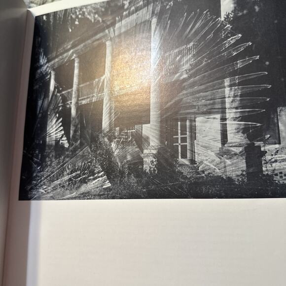 Ghosts Along the Mississippi: The Magic of the Old Houses of Louisiana, Loughlin - Picture 8 of 9